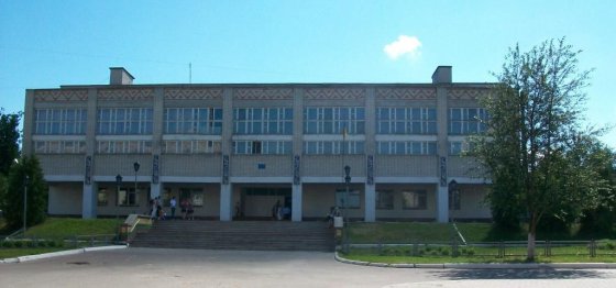 Прокуратурою повідомлено про підозру за неналежний ремонт покрівлі даху однієї з Глухівських шкіл, збитки оцінюються в 900 тисяч гривень