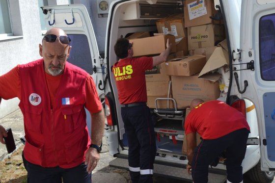 Французька гуманітарна організація ULIS доправила до Глухова два автомобіля і вантаж для медиків та рятувальників. 