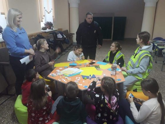 На Глухівщині ювенальні поліцейські розповіли дітям про Правила дорожнього руху та про наслідки їх нехтування