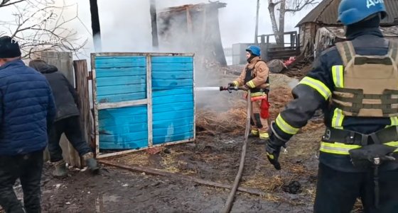 Есманська громада: рятувальники ліквідували пожежу в житловому секторі, спричинену ворожими ударами  + відео