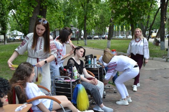 Викладачі і студенти Глухівського вищого професійного училища провели профорієнтаційний захід, на якому зібрали 2,5 тис.грн для ЗСУ.